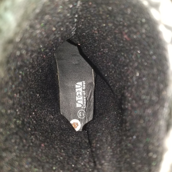 Boots - Picture 4 of 7